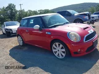 ✅ 2010 MINI Hardtop S • VIN: WMWMF7C52ATZ70834 • Lot: 42950352. Wystawiony na IAAI z przebiegiem 88 989 mil. Bezpłatny archiwum sprzedaży aukcyjnych z USA i szczegółowy raport historii pojazdu na DreamBid. Zdjęcie 1.