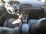 ✅ 2019 Jeep Compass Latitude • VIN: 3C4NJDBB8KT813956 • Lot: 55733235. Wystawiony na Copart z przebiegiem 147 793 mil. Bezpłatny archiwum sprzedaży aukcyjnych z USA i szczegółowy raport historii pojazdu na DreamBid. Zdjęcie 8.