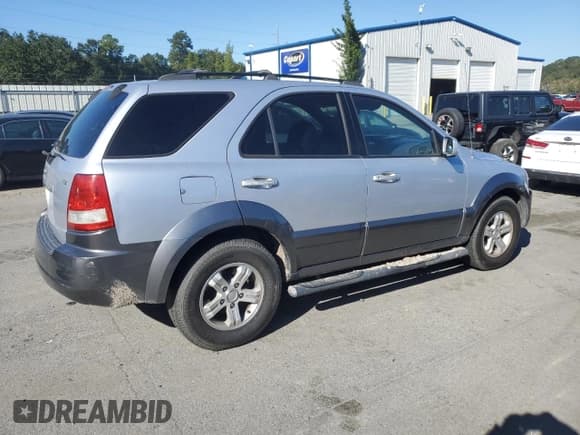 ✅ 2006 Kia Sorento LX • VIN: KNDJD733865625703 • Lot: 90665005. Wystawiony na Copart z przebiegiem 174 689 mil. Bezpłatny archiwum sprzedaży aukcyjnych z USA i szczegółowy raport historii pojazdu na DreamBid. Zdjęcie 3.