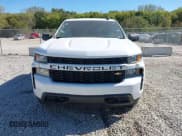 ✅ 2020 Chevrolet Silverado 1500 Custom • VIN: 1GCPYBEH4LZ110096 • Lot: 43433553. Wystawiony na IAAI z przebiegiem 129 363 mil. Bezpłatny archiwum sprzedaży aukcyjnych z USA i szczegółowy raport historii pojazdu na DreamBid. Zdjęcie 12.