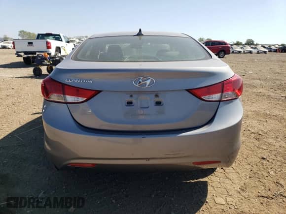 2013 Hyundai Elantra GLS с VIN KMHDH4AE8DU902823, выставлен на аукционе Copart как лот 81783065 с пробегом 151 980 миль миль и Списание • Salvage title. История ставок и продаж доступна на DreamBid. Изображение 6.