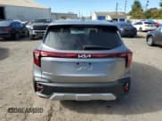 ✅ 2024 Kia Seltos LX • VIN: KNDEPCAA5R7487291 • Lot: 86874685. Wystawiony na Copart z przebiegiem 20 113 mil. Bezpłatny archiwum sprzedaży aukcyjnych z USA i szczegółowy raport historii pojazdu na DreamBid. Zdjęcie 6.