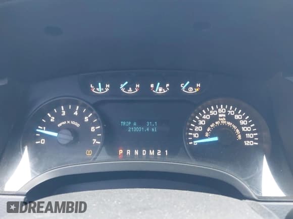 ✅ 2011 Ford F-150 XL • VIN: 1FTFW1EF0BKE14348 • Lot: 42262047. Listed on IAAI with 213,031 mi. Free auction sales archive from the USA and detailed vehicle history report at DreamBid. Image 7.