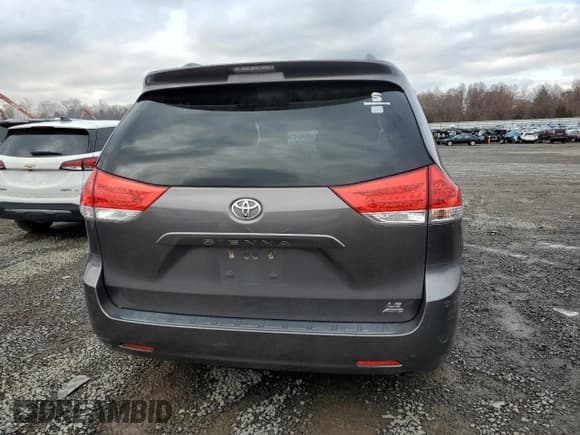 ✅ 2014 Toyota Sienna LE • VIN: 5TDJK3DC7ES089218 • Lot: 93612345. Wystawiony na Copart z przebiegiem 129 213 mil. Bezpłatny archiwum sprzedaży aukcyjnych z USA i szczegółowy raport historii pojazdu na DreamBid. Zdjęcie 6.