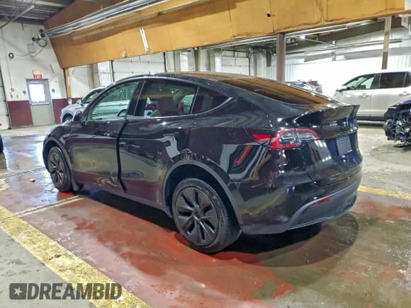 ✅ 2024 Tesla Model Y Long Range • VIN: 7SAYGDEE8RF130300 • Лот: 94892575. Опубликован ранее на Copart с пробегом 19 035 миль. Бесплатный доступ к архиву аукционных продаж из США и подробный отчёт об истории автомобиля на DreamBid. Изображение 2.