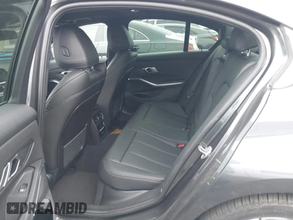 ✅ 2022 BMW 3 Series 330i • VIN: 3MW5R1J01N8C33802 • Lot: 41856666. Listed on IAAI with 41,095 mi. Free auction sales archive from the USA and detailed vehicle history report at DreamBid. Image 8.