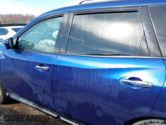 ✅ 2018 Nissan Pathfinder SL • VIN: 5N1DR2MM4JC631720 • Lot: 41742878. Listed on IAAI with 101,653 mi. Free auction sales archive from the USA and detailed vehicle history report at DreamBid. Image 15.