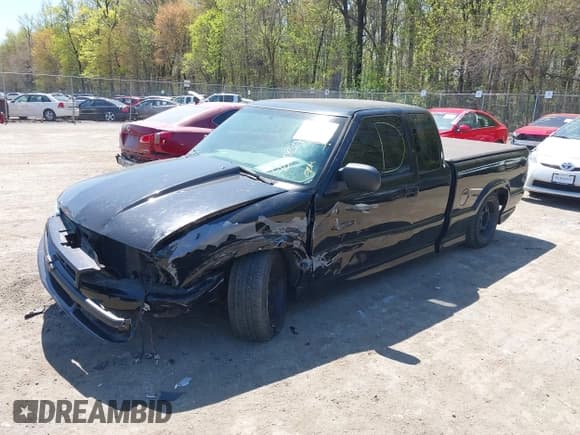 ✅ 2000 Chevrolet S-10 LS • VIN: 1GCCS19W2Y8244735 • Лот: 42054192. Опубликован ранее на IAAI с пробегом 200 439 миль. Бесплатный доступ к архиву аукционных продаж из США и подробный отчёт об истории автомобиля на DreamBid. Изображение 2.