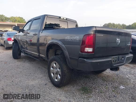 ✅ 2018 Ram 2500 Laramie • VIN: 3C6UR5FL8JG368470 • Lot: 42615330. Listed on IAAI with 82,525 mi. Free auction sales archive from the USA and detailed vehicle history report at DreamBid. Image 3.