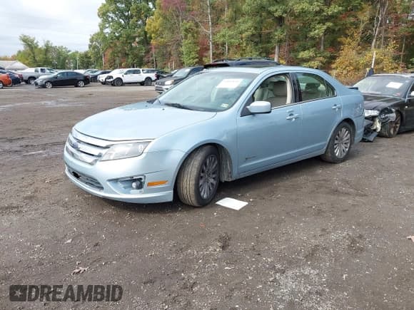 ✅ 2010 Ford Fusion Hybrid • VIN: 3FADP0L31AR260062 • Лот: 43415845. Опубликован ранее на IAAI с пробегом 135 286 миль. Бесплатный доступ к архиву аукционных продаж из США и подробный отчёт об истории автомобиля на DreamBid. Изображение 2.