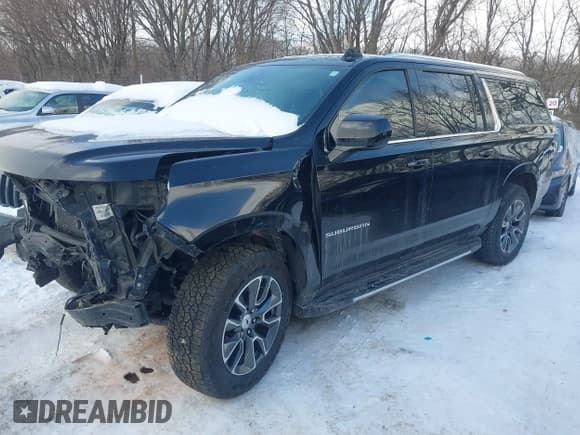 ✅ 2021 Chevrolet Suburban LT • VIN: 1GNSKCKD3MR266318 • Lot: 41333545. Wystawiony na IAAI z przebiegiem 125 032 mil. Bezpłatny archiwum sprzedaży aukcyjnych z USA i szczegółowy raport historii pojazdu na DreamBid. Zdjęcie 2.