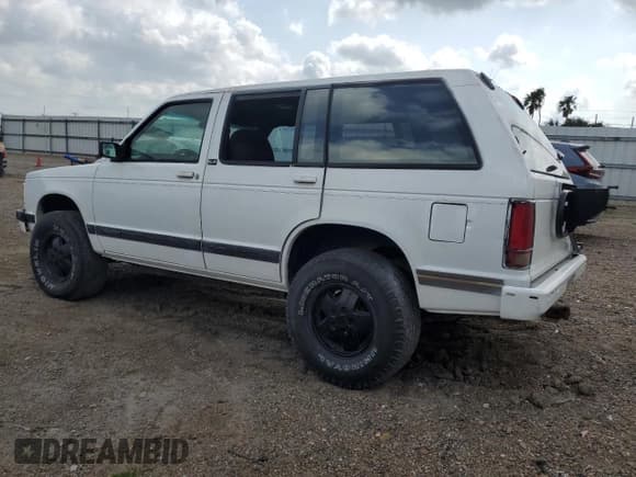 ✅ 1994 GMC Jimmy Diamond Edition Luxury • VIN: 1GKDT13W5R2503916 • Lot: 54717215. Wystawiony na Copart z przebiegiem 99 991 mil. Bezpłatny archiwum sprzedaży aukcyjnych z USA i szczegółowy raport historii pojazdu na DreamBid. Zdjęcie 2.