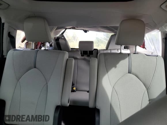 ✅ 2025 Toyota Highlander XLE • VIN: 5TDAAAB52SS081132 • Lot: 84805175. Wystawiony na Copart z przebiegiem 7 140 mil. Bezpłatny archiwum sprzedaży aukcyjnych z USA i szczegółowy raport historii pojazdu na DreamBid. Zdjęcie 10.