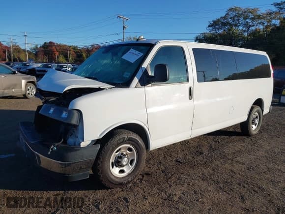 ✅ 2020 Chevrolet Express Passenger LT • VIN: 1GAZGPFGXL1213383 • Lot: 40589992. Listed on IAAI with 101,672 mi. Free auction sales archive from the USA and detailed vehicle history report at DreamBid. Image 2.