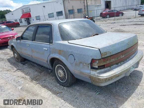 ✅ 1996 Buick Century Special SJ • VIN: 1G4AG55M1T6430402 • Lot: 42305534. Wystawiony na IAAI z przebiegiem 149 541 mil. Bezpłatny archiwum sprzedaży aukcyjnych z USA i szczegółowy raport historii pojazdu na DreamBid. Zdjęcie 3.