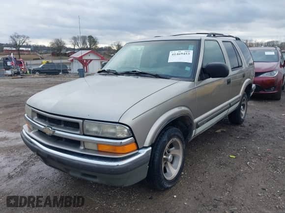 ✅ 1999 Chevrolet Blazer • VIN: 1GNCS13WXXK174340 • Lot: 41469453. Listed on IAAI with 181,398 mi miles. Access the free auction sales archive from the USA and view a detailed vehicle history report at DreamBid. Image 17.