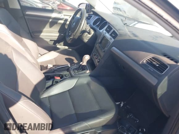 ✅ 2015 Volkswagen Golf SE • VIN: 3VWCA7AUXFM512467 • Lot: 42835954. Listed on IAAI with 164,819 mi. Free auction sales archive from the USA and detailed vehicle history report at DreamBid. Image 5.