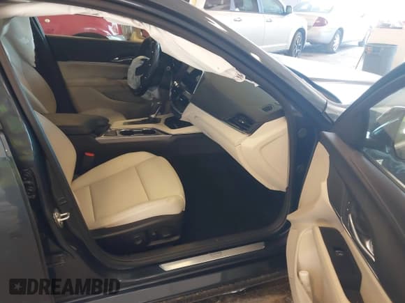 ✅ 2025 Cadillac CT4 Premium Luxury • VIN: 1G6DF5RK0S0111364 • Lot: 42649782. Listed on IAAI with 2,967 mi. Free auction sales archive from the USA and detailed vehicle history report at DreamBid. Image 5.