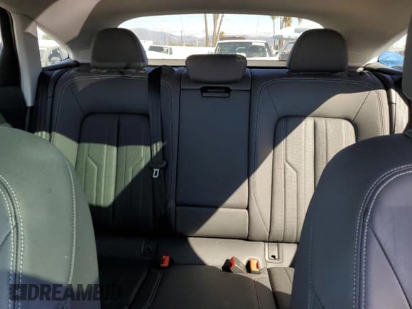 ✅ 2022 Audi e-tron Sportback Premium Plus • VIN: WA12AAGE2NB011584 • Лот: 85911655. Опубликован ранее на Copart с пробегом 24 446 миль. Бесплатный доступ к архиву аукционных продаж из США и подробный отчёт об истории автомобиля на DreamBid. Изображение 10.