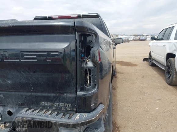 ✅ 2022 Chevrolet Silverado 1500 LT Trail Boss • VIN: 1GCPYFED3NZ194306 • Lot: 41906625. Wystawiony na IAAI z przebiegiem Nie podano. Bezpłatny archiwum sprzedaży aukcyjnych z USA i szczegółowy raport historii pojazdu na DreamBid. Zdjęcie 17.