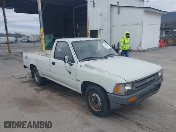 ✅ 1989 Toyota Pickup • VIN: JT4VN82N4K5001298 • Lot: 41933380. Wystawiony na IAAI z przebiegiem 181 557 mil. Bezpłatny archiwum sprzedaży aukcyjnych z USA i szczegółowy raport historii pojazdu na DreamBid. Zdjęcie 1.