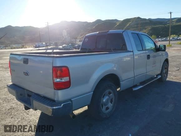 ✅ 2004 Ford F-150 • VIN: 1FTHX12524NB65274 • Lot: 43811417. Wystawiony na IAAI z przebiegiem 236 297 mil. Bezpłatny archiwum sprzedaży aukcyjnych z USA i szczegółowy raport historii pojazdu na DreamBid. Zdjęcie 4.