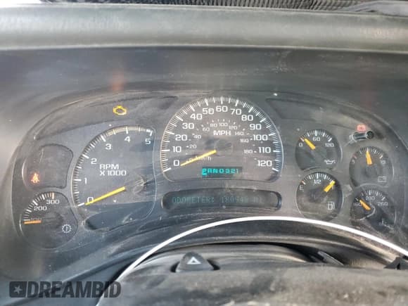 ✅ 2005 Chevrolet Silverado 2500HD LS • VIN: 1GCHK232X5F946066 • Lot: 91932395. Wystawiony na Copart z przebiegiem 180 948 mil. Bezpłatny archiwum sprzedaży aukcyjnych z USA i szczegółowy raport historii pojazdu na DreamBid. Zdjęcie 9.