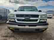 2005 Chevrolet Silverado 1500 Z71 z VIN 1GCEK19Z05Z145775, wystawiony jako Copart lot #87466235 z przebiegiem 275 711 mil mil oraz Szkoda całkowita • Salvage title. Historia ofert i sprzedaży dostępna na DreamBid. Obrazek 5.