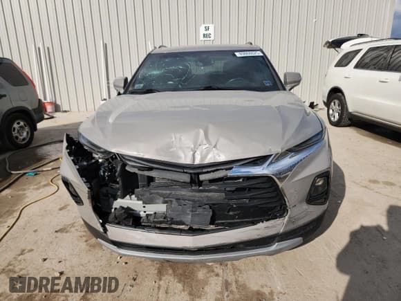 ✅ 2021 Chevrolet Blazer LT • VIN: 3GNKBJRS1MS559771 • Lot: 89868625. Wystawiony na Copart z przebiegiem 31 077 mil. Bezpłatny archiwum sprzedaży aukcyjnych z USA i szczegółowy raport historii pojazdu na DreamBid. Zdjęcie 5.