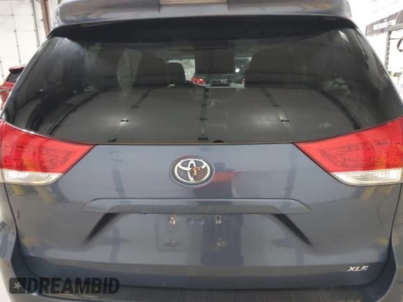 ✅ 2014 Toyota Sienna XLE • VIN: 5TDYK3DCXES516227 • Lot: 42676534. Listed on IAAI with 76,522 mi. Free auction sales archive from the USA and detailed vehicle history report at DreamBid. Image 16.