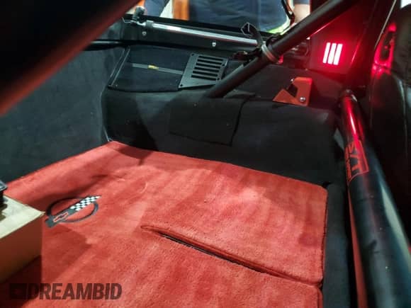 1996 Chevrolet Corvette z VIN 1G1YY22P5T5100550, wystawiony jako Copart lot #83613084 z przebiegiem 69 401 mil mil oraz Szkoda całkowita • Salvage title. Historia ofert i sprzedaży dostępna na DreamBid. Obrazek 10.