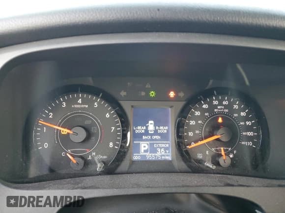 ✅ 2015 Toyota Sienna LE • VIN: 5TDJK3DC4FS108325 • Lot: 89847975. Listed on Copart with 95,575 mi. Free auction sales archive from the USA and detailed vehicle history report at DreamBid. Image 9.