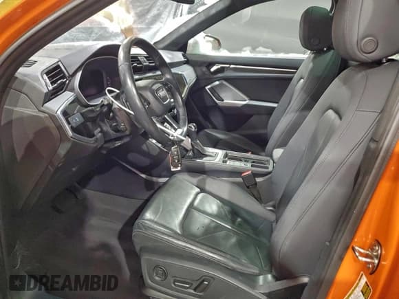 ✅ 2023 Audi Q3 S line Premium • VIN: WA1DECF31P1138666 • Lot: 95212885. Wystawiony na Copart z przebiegiem 40 888 mil. Bezpłatny archiwum sprzedaży aukcyjnych z USA i szczegółowy raport historii pojazdu na DreamBid. Zdjęcie 7.