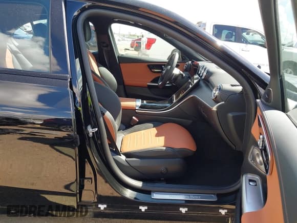 ✅ 2025 Mercedes-Benz C 300 • VIN: W1KAF4GB8SR272446 • Lot: 43379113. Wystawiony na IAAI z przebiegiem 553 mil. Bezpłatny archiwum sprzedaży aukcyjnych z USA i szczegółowy raport historii pojazdu na DreamBid. Zdjęcie 5.