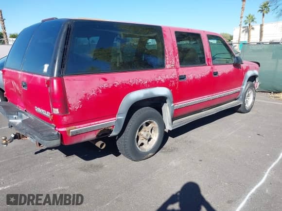 1994 Chevrolet Suburban z VIN 1GNFK16K9RJ334433, wystawiony jako IAAI lot #43559913 z przebiegiem 322 899 mil mil oraz . Historia ofert i sprzedaży dostępna na DreamBid. Obrazek 4.