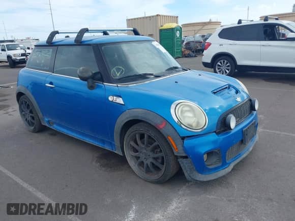 2008 MINI Hardtop S с VIN WMWMF73518TT86953, выставлен на аукционе IAAI как лот 43634014 с пробегом Не указан миль и . История ставок и продаж доступна на DreamBid. Изображение 1.