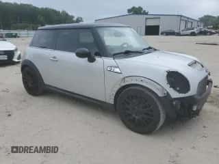 2011 MINI Hardtop S with VIN WMWSV3C5XBTY21172, listed as a Copart auction lot 61987915 with 138,640 mi miles and Salvage title. Bid and sale history available at DreamBid. Image 4.