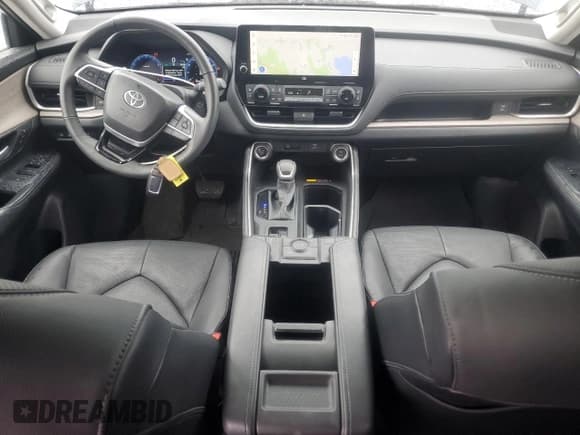 ✅ 2024 Toyota Highlander XLE • VIN: 5TDAAAB5XRS066047 • Лот: 86121555. Опубликован ранее на Copart с пробегом 15 124 миль. Бесплатный доступ к архиву аукционных продаж из США и подробный отчёт об истории автомобиля на DreamBid. Изображение 8.