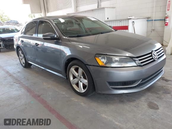 ✅ 2013 Volkswagen Passat SE • VIN: 1VWBP7A35DC121971 • Lot: 42618550. Listed on IAAI with 156,976 mi. Free auction sales archive from the USA and detailed vehicle history report at DreamBid. Image 1.
