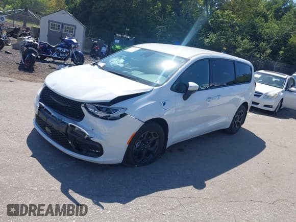 ✅ 2023 Chrysler Pacifica Hybrid Touring L • VIN: 2C4RC1L74PR611999 • Лот: 43138521. Опубликован ранее на IAAI с пробегом 15 563 миль. Бесплатный доступ к архиву аукционных продаж из США и подробный отчёт об истории автомобиля на DreamBid. Изображение 18.