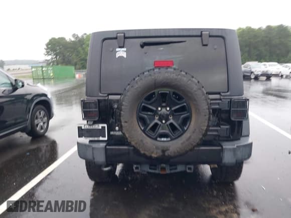 ✅ 2015 Jeep Wrangler Unlimited Sport • VIN: 1C4BJWDG6FL670739 • Lot: 42917710. Wystawiony na IAAI z przebiegiem 126 375 mil. Bezpłatny archiwum sprzedaży aukcyjnych z USA i szczegółowy raport historii pojazdu na DreamBid. Zdjęcie 16.