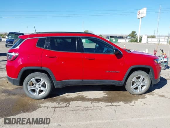 2024 Jeep Compass Latitude с VIN 3C4NJDBN4RT606064, выставлен на аукционе IAAI как лот 43513857 с пробегом Не указан миль и . История ставок и продаж доступна на DreamBid. Изображение 13.