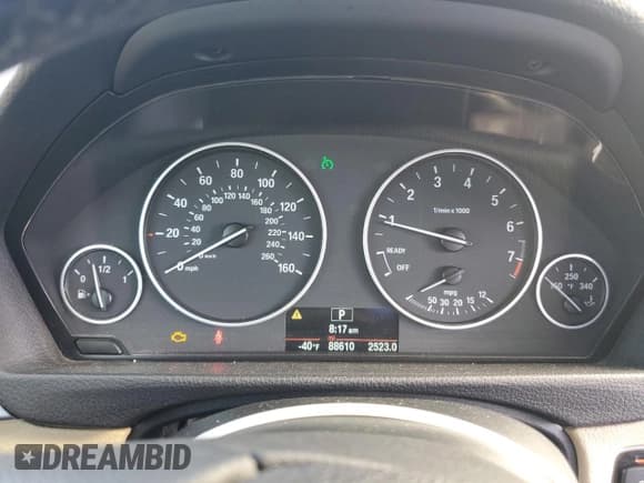 ✅ 2015 BMW 3 Series 320i • VIN: WBA3B1C53FK137299 • Lot: 82426785. Wystawiony na Copart z przebiegiem 88 610 mil. Bezpłatny archiwum sprzedaży aukcyjnych z USA i szczegółowy raport historii pojazdu na DreamBid. Zdjęcie 9.