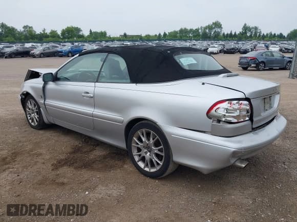 ✅ 2004 Volvo C70 • VIN: YV1NC62D04J062959 • Лот: 42502332. Опубликован ранее на IAAI с пробегом 139 414 миль. Бесплатный доступ к архиву аукционных продаж из США и подробный отчёт об истории автомобиля на DreamBid. Изображение 3.