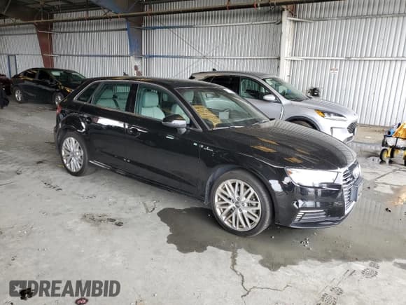 ✅ 2018 Audi A3 e-tron Sportback Premium Plus • VIN: WAUTPBFF3JA082525 • Лот: 85174065. Опубликован ранее на Copart с пробегом 115 844 миль. Бесплатный доступ к архиву аукционных продаж из США и подробный отчёт об истории автомобиля на DreamBid. Изображение 4.