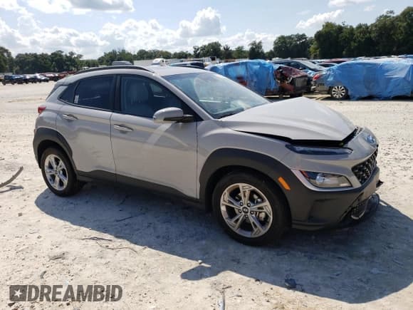 ✅ 2022 Hyundai Kona SEL • VIN: KM8K32AB0NU913123 • Лот: 72320064. Опубликован ранее на Copart с пробегом 15 049 миль. Бесплатный доступ к архиву аукционных продаж из США и подробный отчёт об истории автомобиля на DreamBid. Изображение 4.