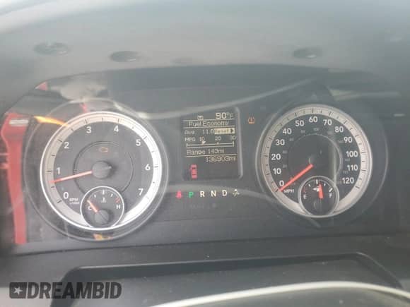 2013 Ram 1500 Express z VIN 1C6RR6KTXDS561265, wystawiony jako Copart lot #70894635 z przebiegiem 136 903 mil mil oraz Czysty tytuł • Clean title. Historia ofert i sprzedaży dostępna na DreamBid. Obrazek 9.