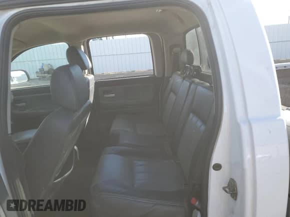 2010 Dodge Dakota Laramie z VIN 1D7CW5GP3AS140020, wystawiony jako Copart lot #76813194 z przebiegiem Nie podano mil oraz Szkoda całkowita • Salvage title. Historia ofert i sprzedaży dostępna na DreamBid. Obrazek 10.