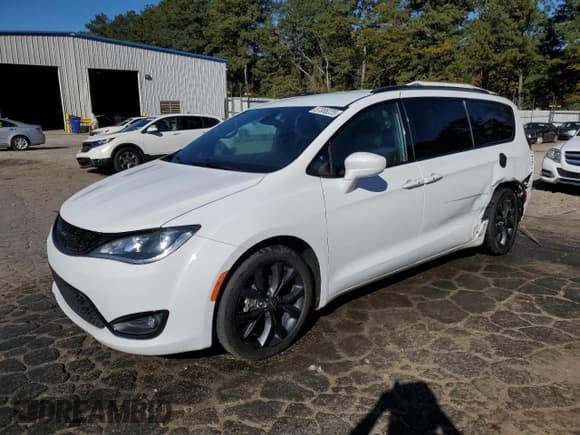 ✅ 2019 Chrysler Pacifica Touring Plus • VIN: 2C4RC1FG0KR593571 • Лот: 87088225. Опубликован ранее на Copart с пробегом 219 743 миль. Бесплатный доступ к архиву аукционных продаж из США и подробный отчёт об истории автомобиля на DreamBid. Изображение 1.