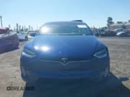 ✅ 2017 Tesla Model X 90D • VIN: 5YJXCBE24HF075440 • Lot: 43388534. Wystawiony na IAAI z przebiegiem Nie podano. Bezpłatny archiwum sprzedaży aukcyjnych z USA i szczegółowy raport historii pojazdu na DreamBid. Zdjęcie 12.
